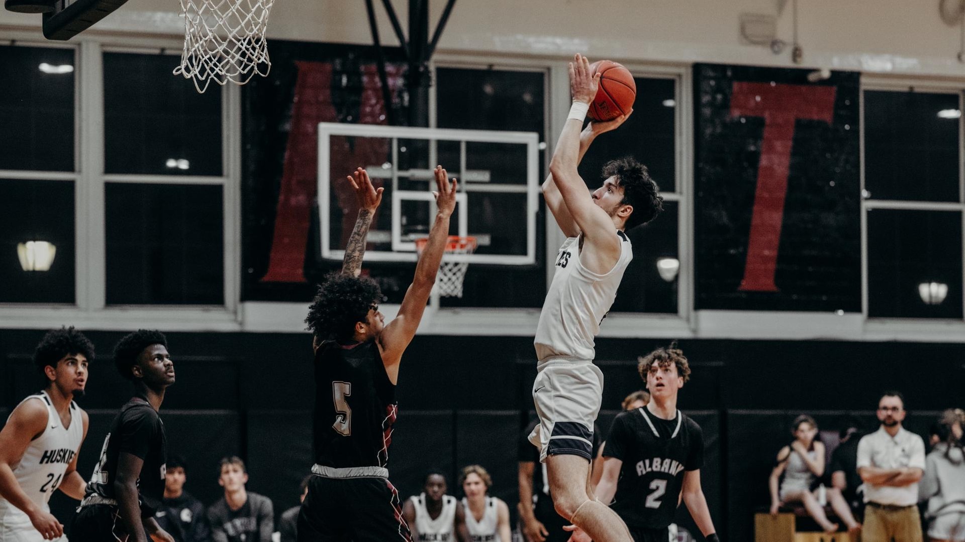 Huskies Can't Keep Up with Panthers on the Road